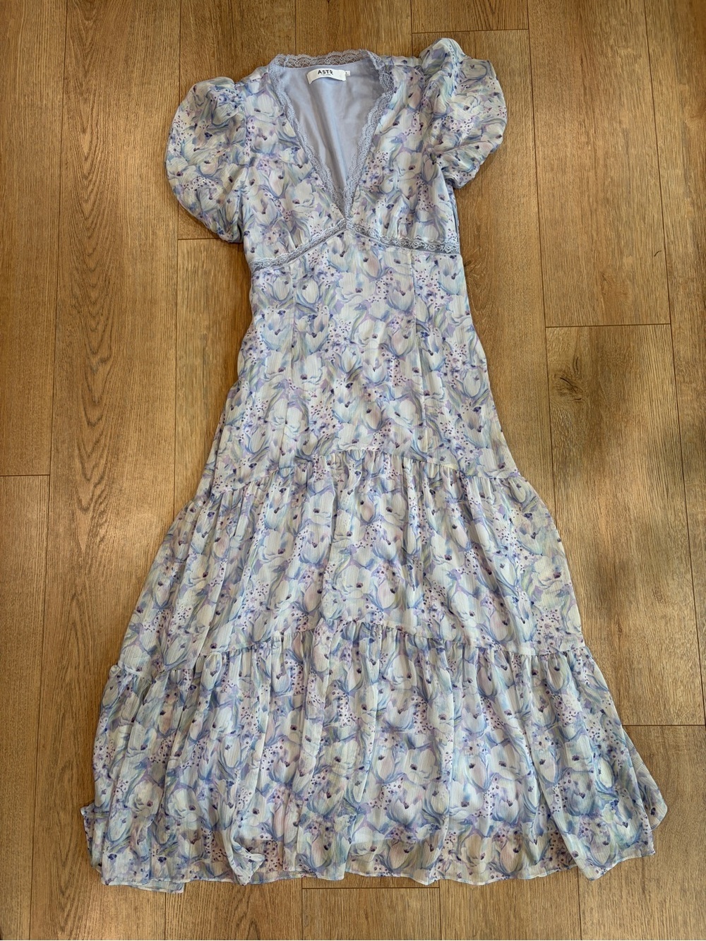 ASTR The Label Lavender Floral Tiered Midi Dress Small - Picture 7 of 9